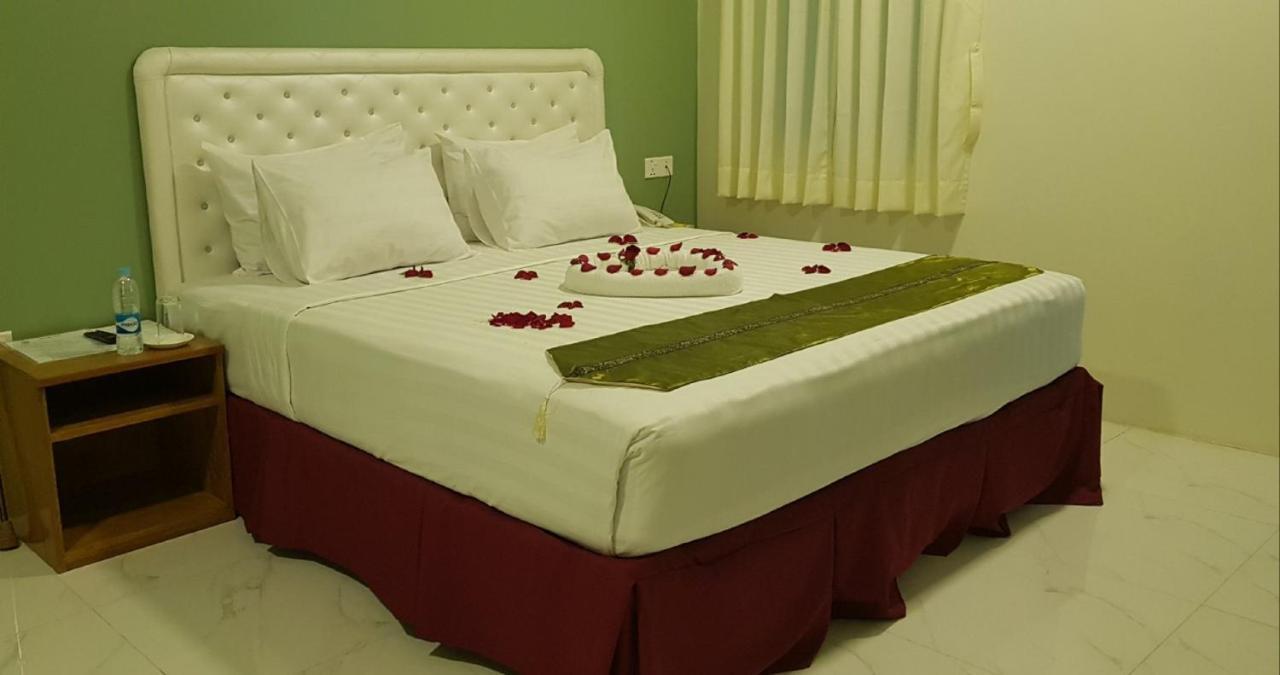 Supreme Hotel Yangon Dış mekan fotoğraf