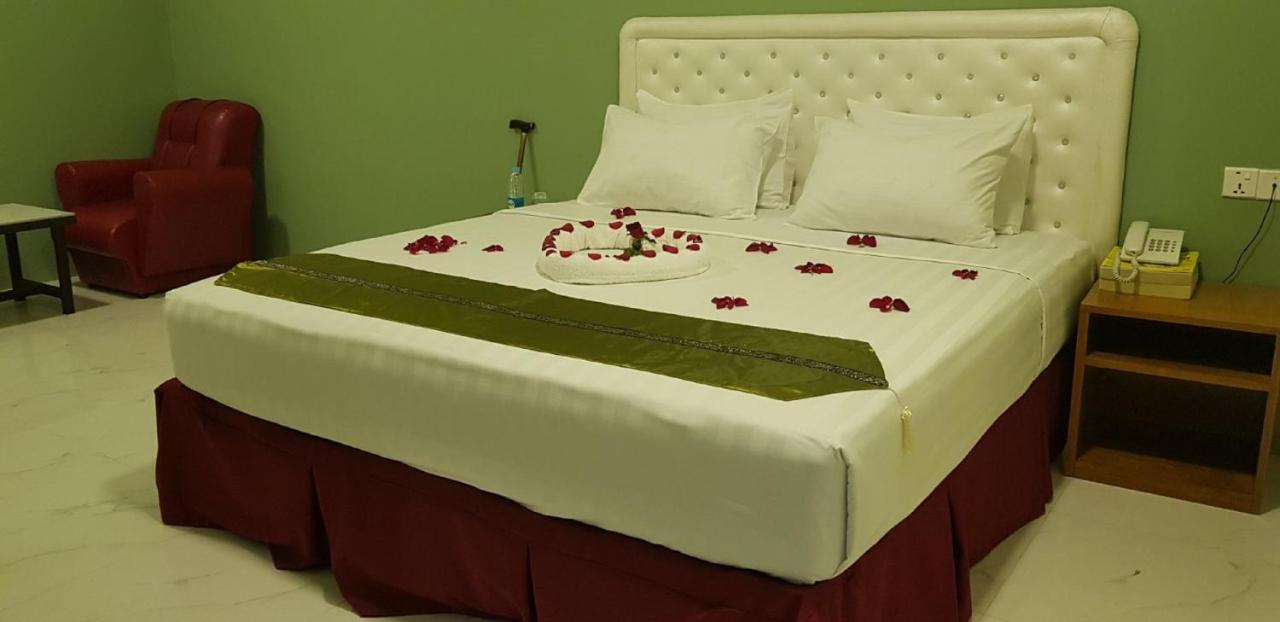 Supreme Hotel Yangon Dış mekan fotoğraf
